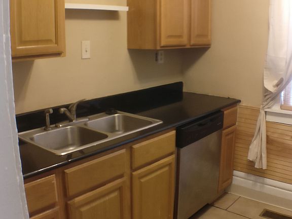 2nd image of 428 E 16th Ave
