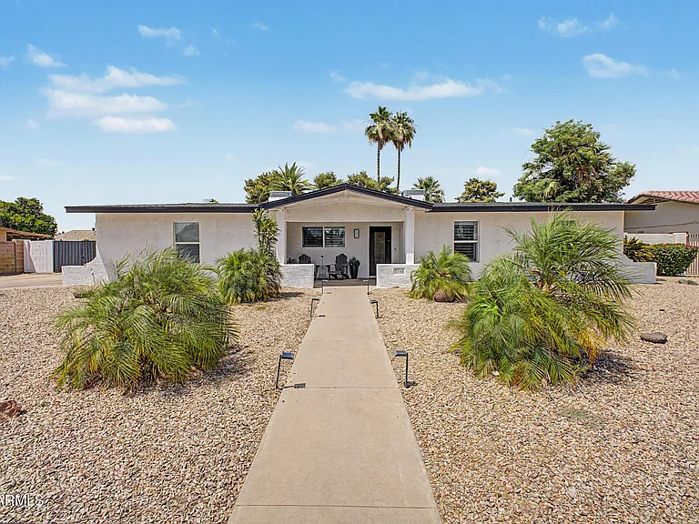 5140 E Poinsettia Dr — Photo 1
