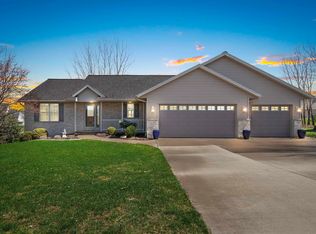 2431 Oak Ridge Cir, De Pere, WI 54115