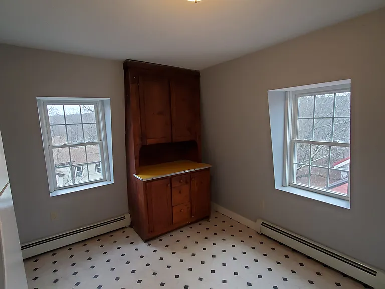 16 Princeton Rd — Photo 4