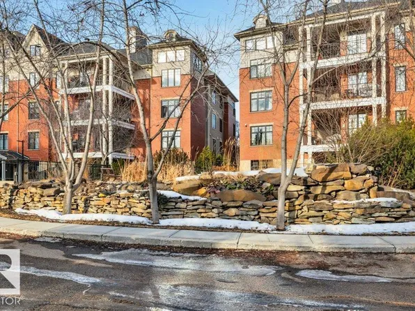 9819 96a St NW #201, Edmonton, AB T6A 4A2