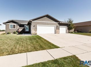 8704 W Nikita Dr, Sioux Falls, SD 57106
