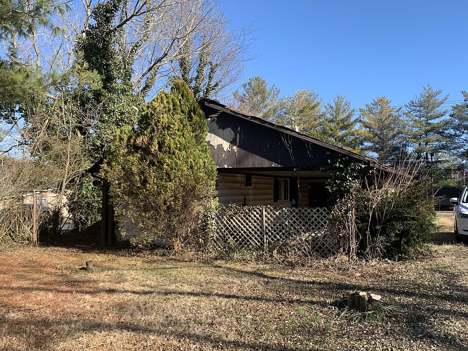 2nd image of 2415 Watauga Rd