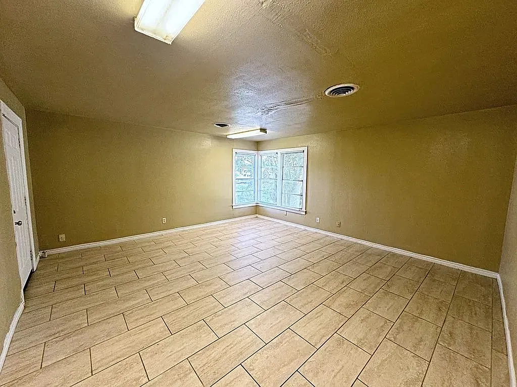 2 bed, 1045 sqft, $1,000 — Photo 3
