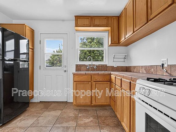 4th image of 626 Brightwood Ave