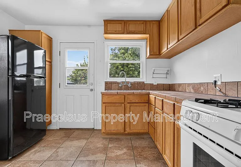 626 Brightwood Ave — Photo 4