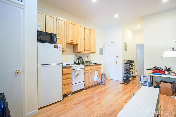 Rented by City Connections Realty | media 33