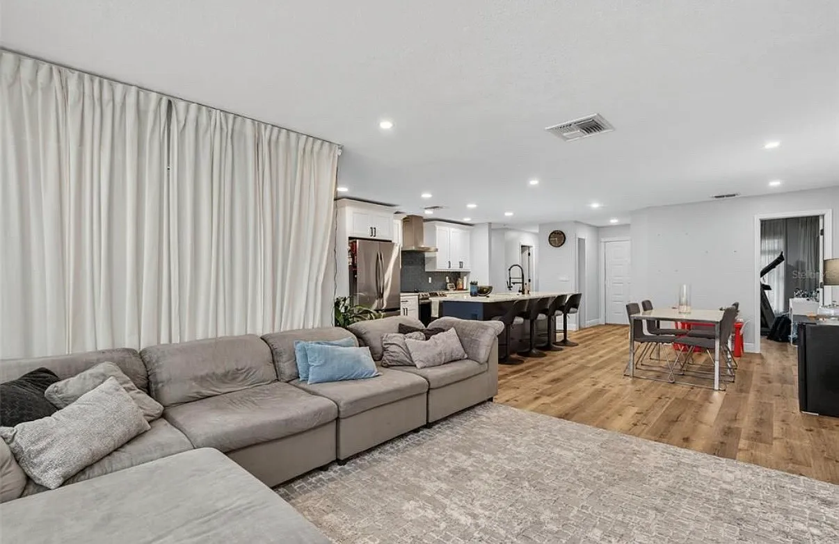 3 bed, 1346 sqft, $2,600 — Photo 1