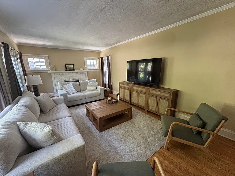 1239 Hathaway Ave — Photo 2