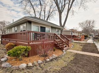 32 Lakeside Ln, Fox Lake, IL