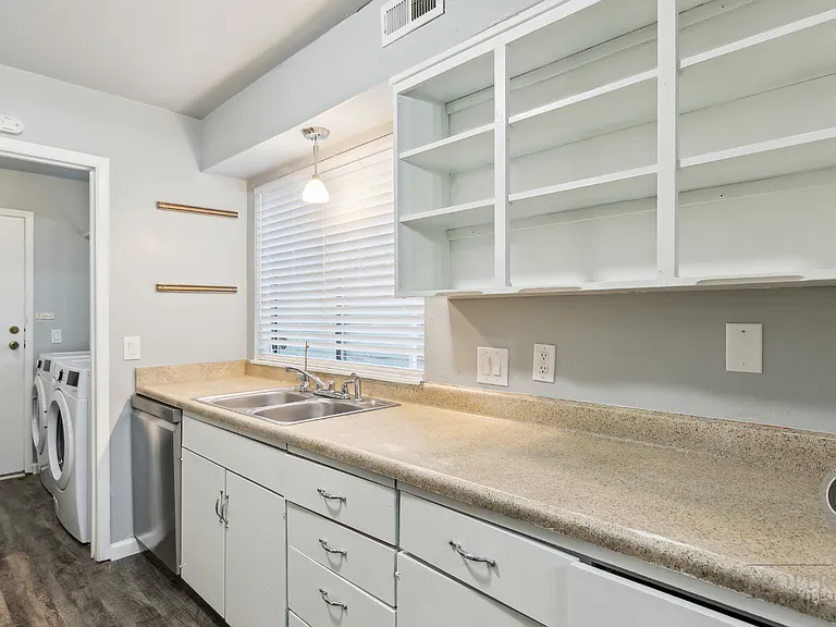 2721 Indian Creek Blvd — Photo 10