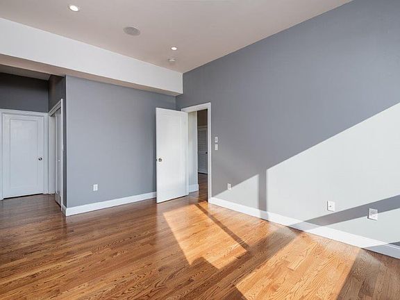 4th image of 121 Bolton St #24