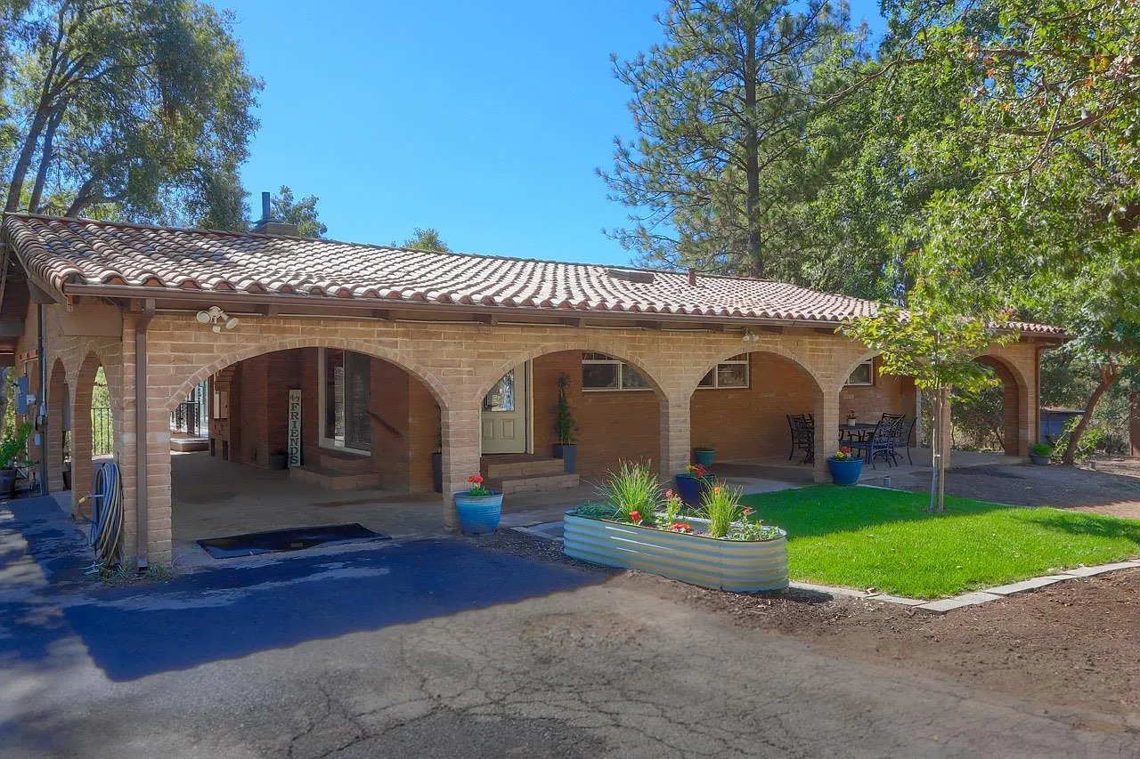 51250 Road 423 photo 1