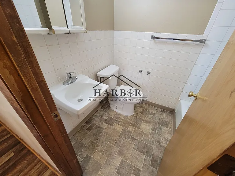 202 11th Ave NW #602 — Photo 8
