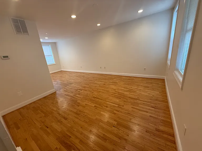 201 Willow Spring Rd — Photo 18