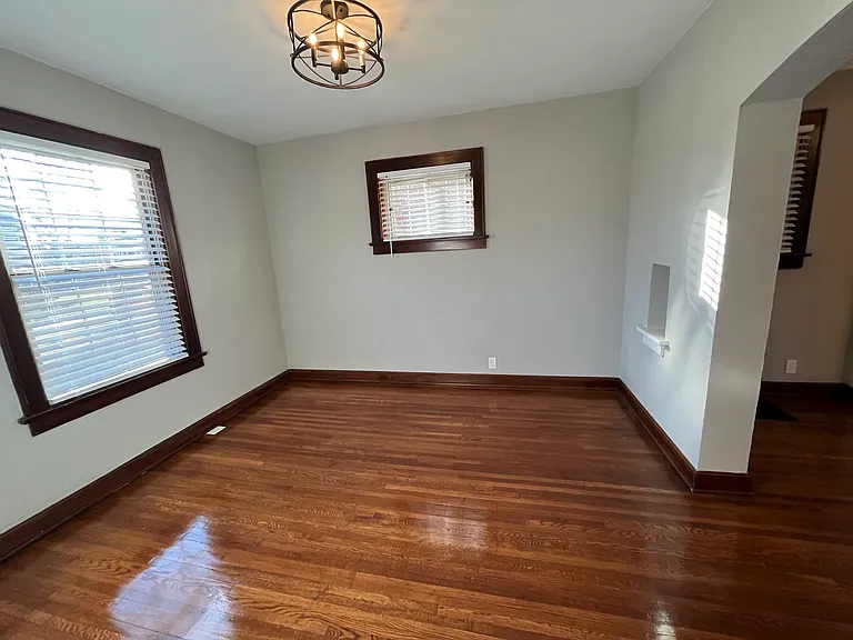1687 King Ave — Photo 9