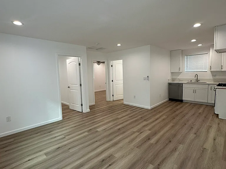 14529 Hartland St #14529 — Photo 9