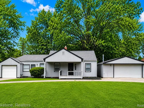 22843 Phelps St, Clinton Township, MI 48036
