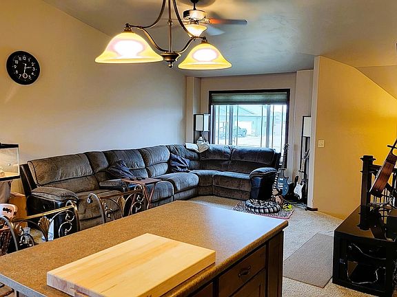 4th image of 908 Rosewood Dr