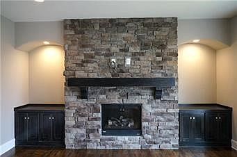 5th image of 610 NE Lone Hill Dr