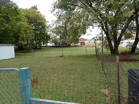 5th image of 711 Galena Ave