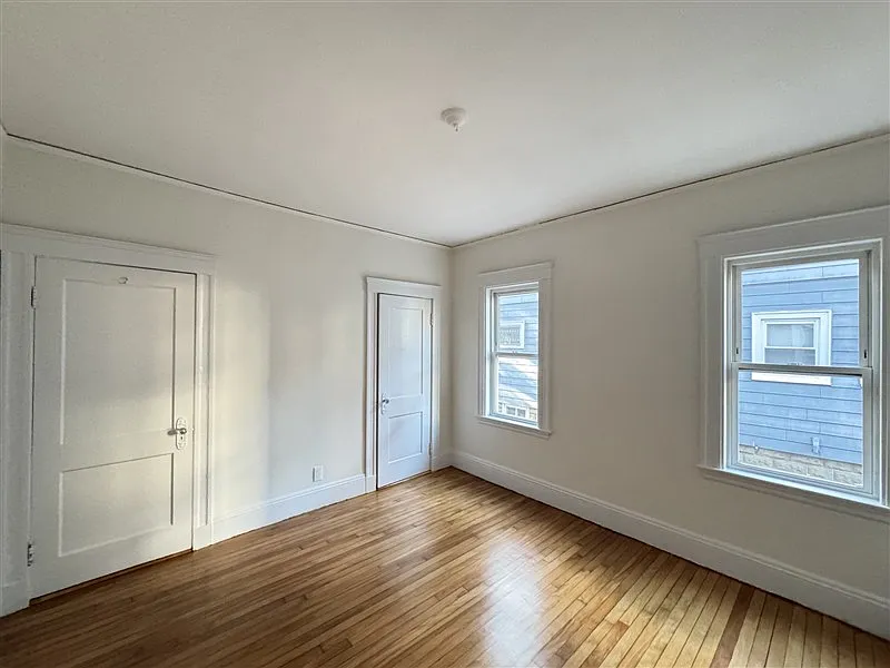 2 bed, 1300 sqft, $3,000 — Photo 3