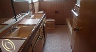 4th image of 8283 Riverview St