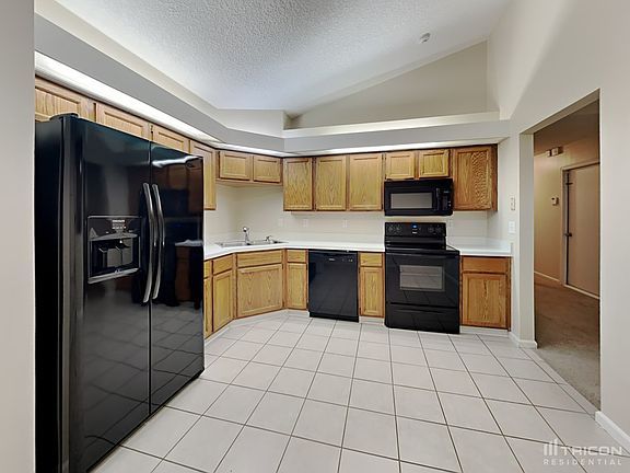 5th image of 1849 Mackenzie Ct N