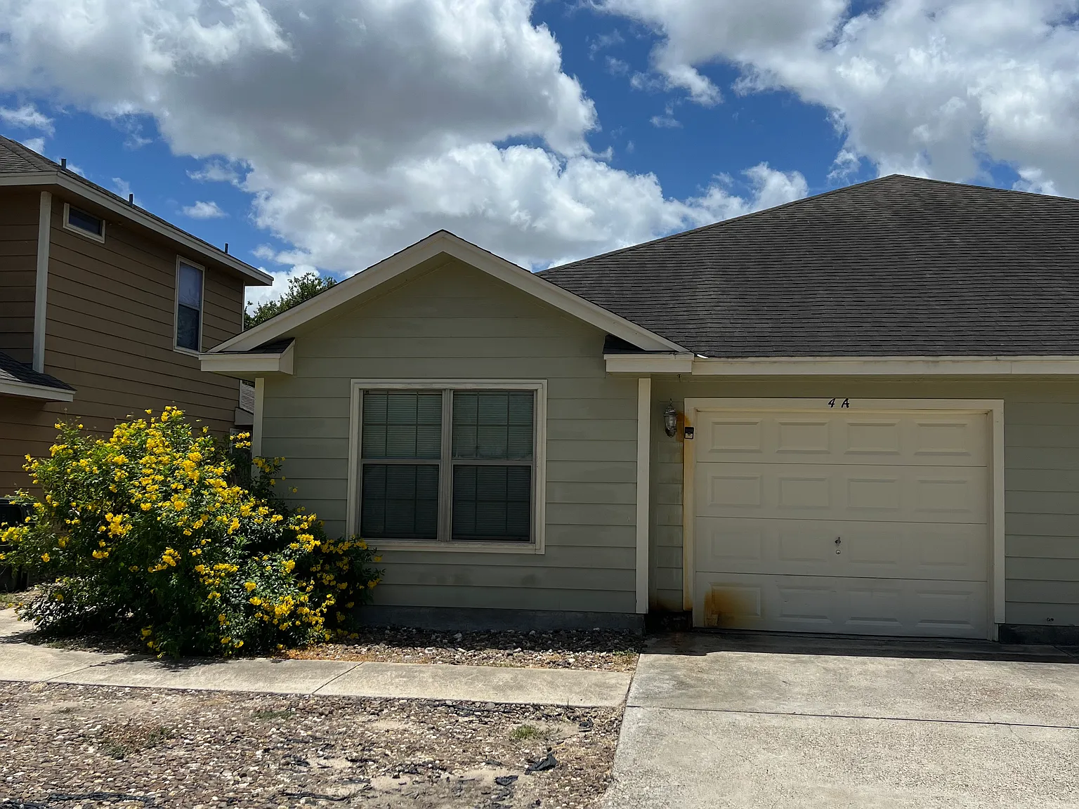2 bed, 1120 sqft, $1,400 — Photo 2