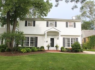 221 Grant Ave, Clarendon Hills, IL 60514