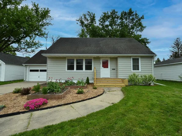 771 W 2nd St, Zumbrota, MN 55992