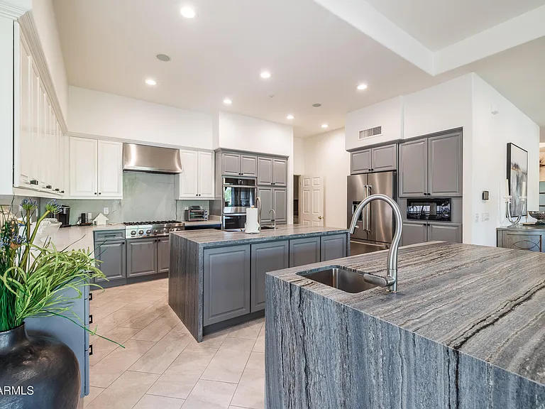 7020 E Mighty Saguaro Way — Photo 7