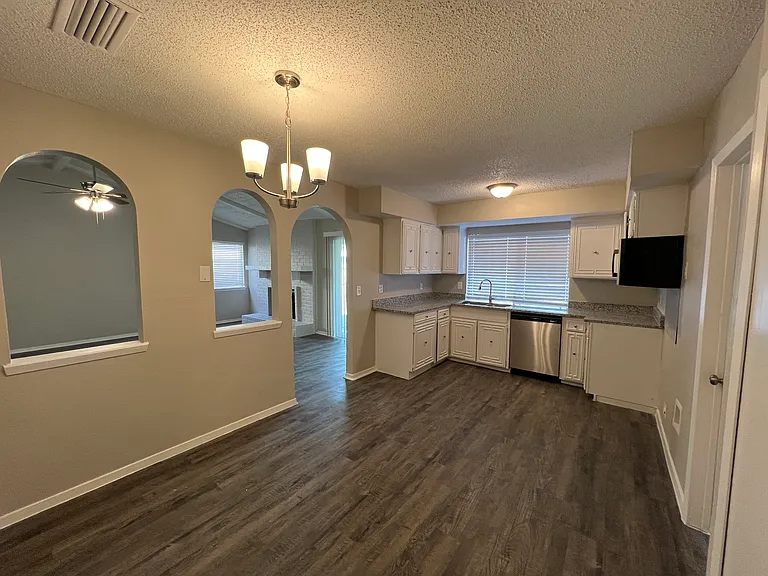 3037 Burning Tree Ln — Photo 8