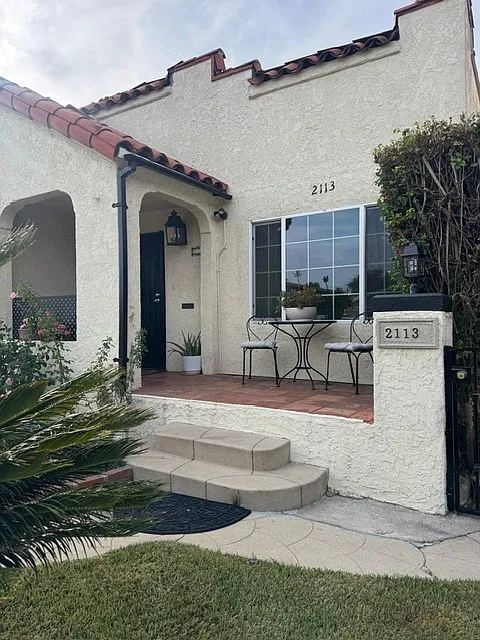 2113 S Rimpau Blvd — Photo 3