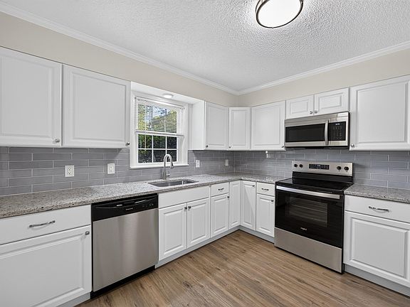 4th image of 183 Jefferson Pl