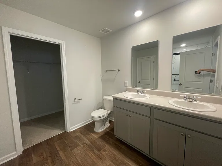 135 E Sunrise Ln — Photo 19