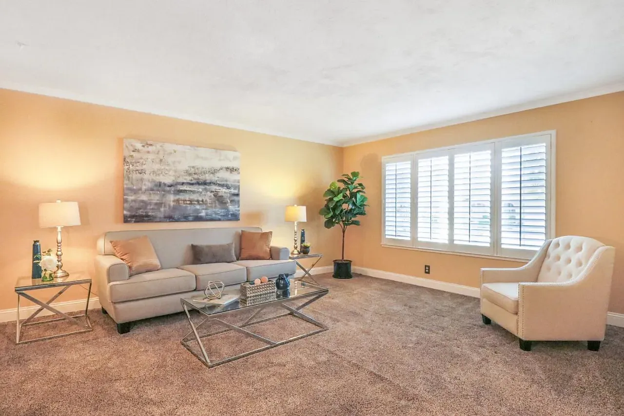 2065 Ensign Way — Photo 3