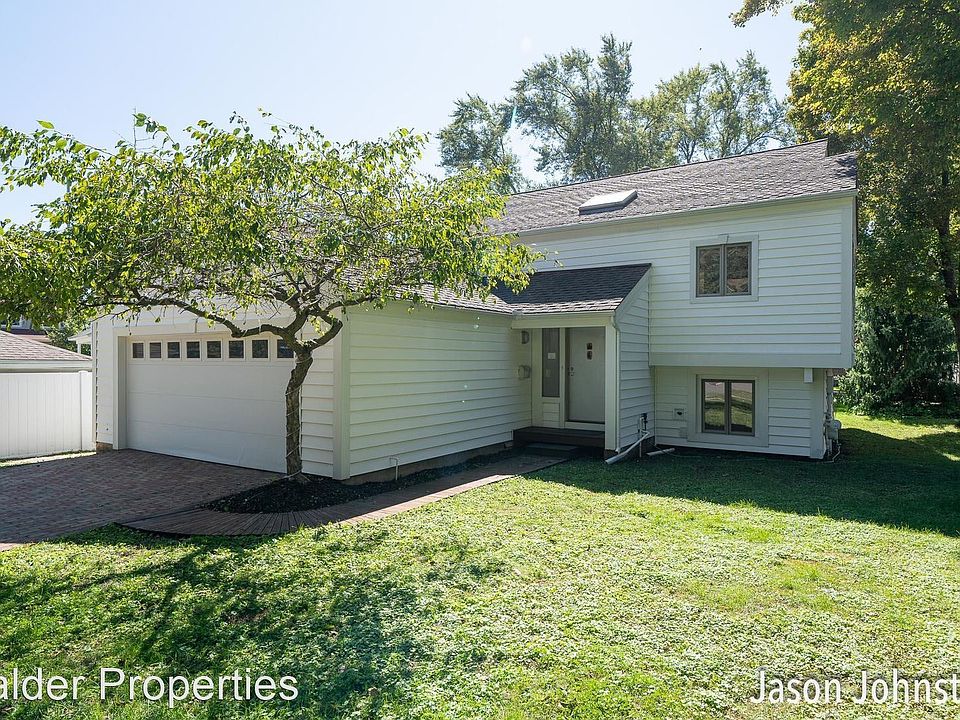 1st image of 2142 Barnard St SE