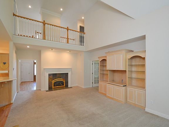 3rd image of 160 Arden Dr