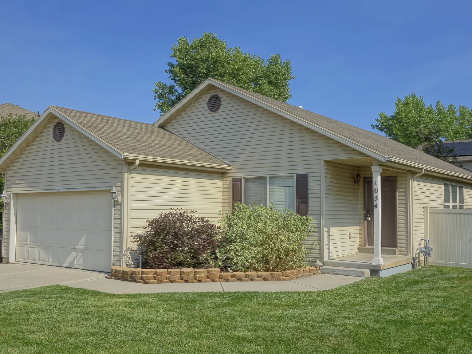 3 bed, 1450 sqft, $1,800 — Photo 1