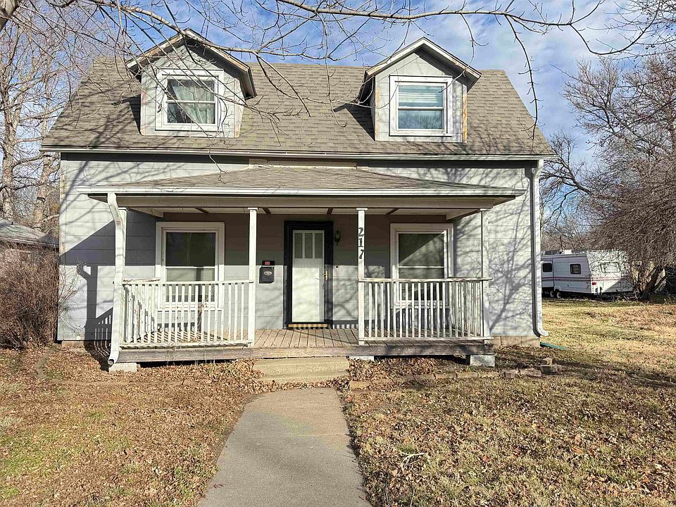 1st image of 217 Crawford St