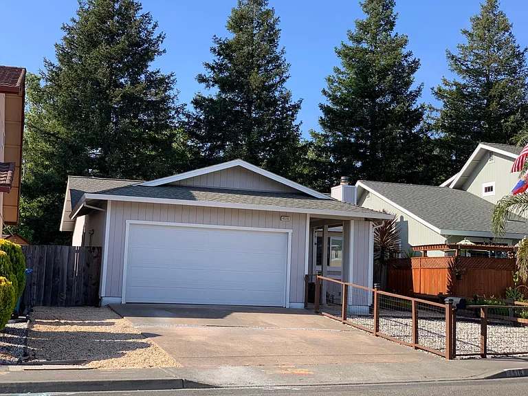 4516 Harmony Pl — Photo 2