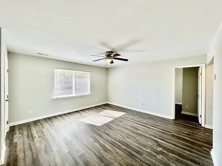 208 Woodcreek Dr #B-8 — Photo 13