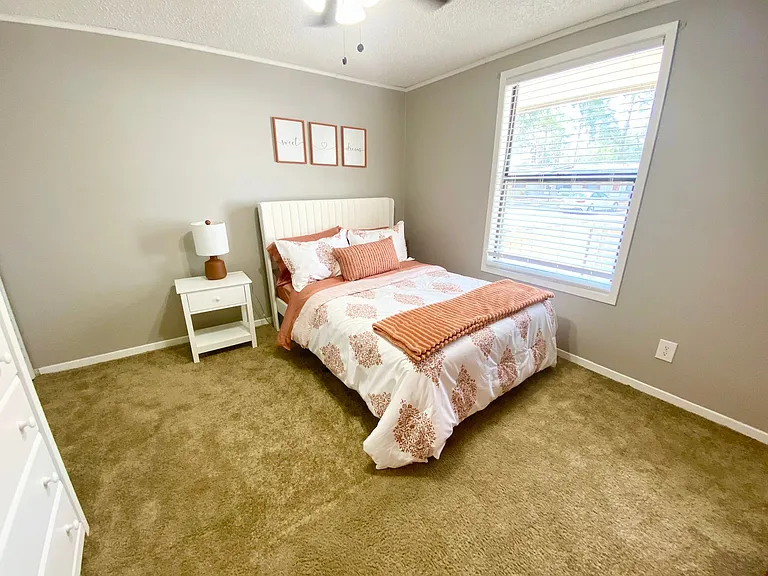 Bentwood Apartments — Photo 43