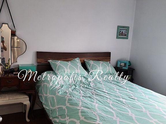 5th image of 2168 35th St APT 4E