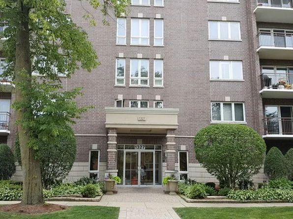 1327 Brown St Unit 211, Des Plaines, IL 60016