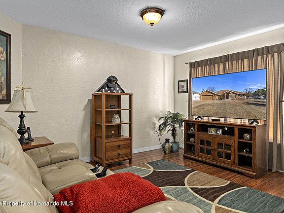 3rd image of 216 Cobblestone Dr