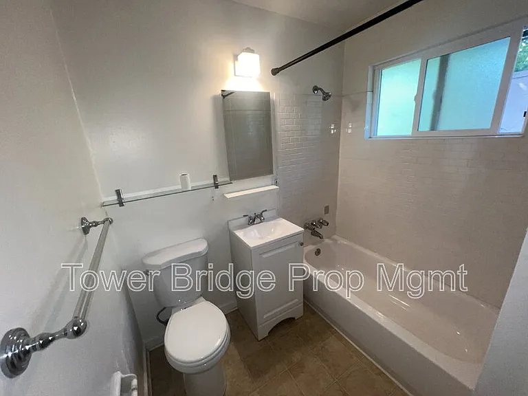 2210 26th St #1 — Photo 11