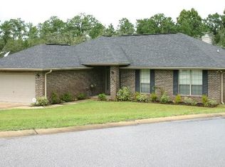 302 Gauntlet Dr, Crestview, FL 32539
