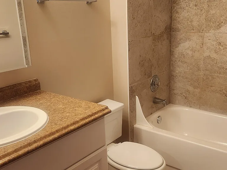 629 Glen St #3G — Photo 2